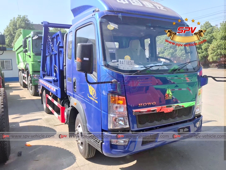 Skip Loader Garbage Truck Sinotruk HOWO - Blue